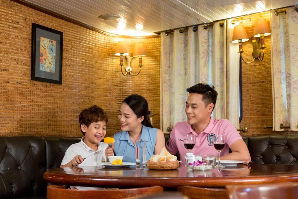 Du Thuyền Emeraude Classic