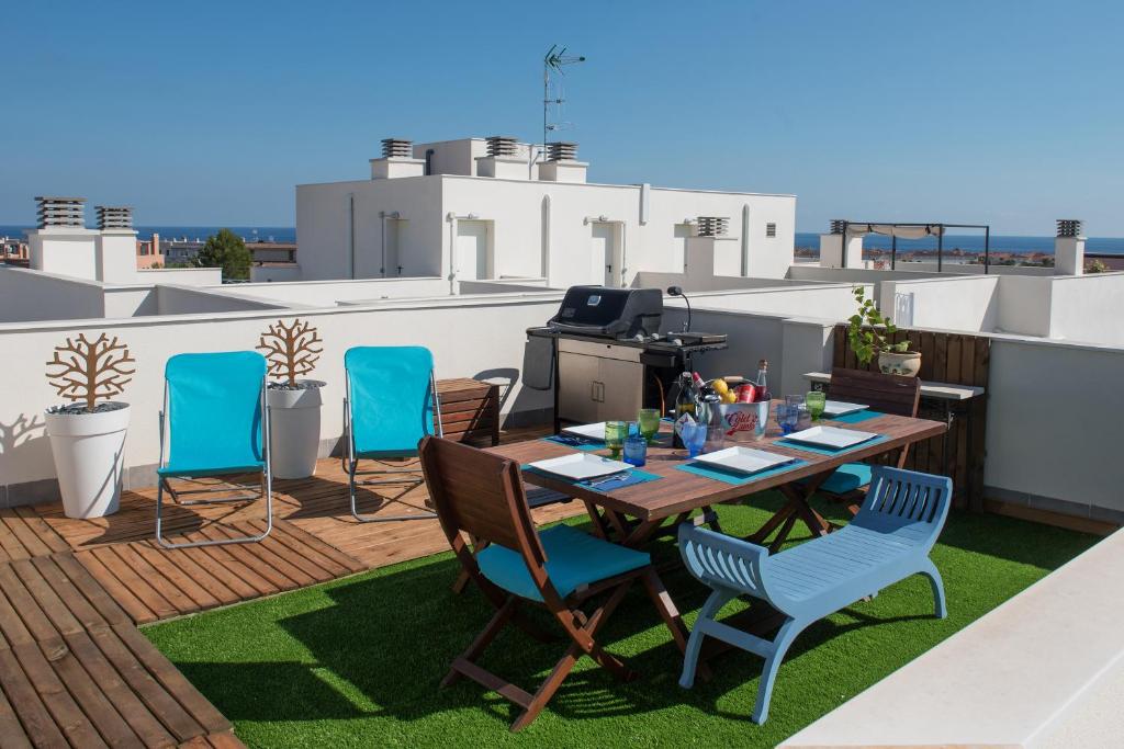 NEW APARTMENT WITH BIG TERRACE 10 Min WALK TO BEACH SUPERMARKETS photo 4