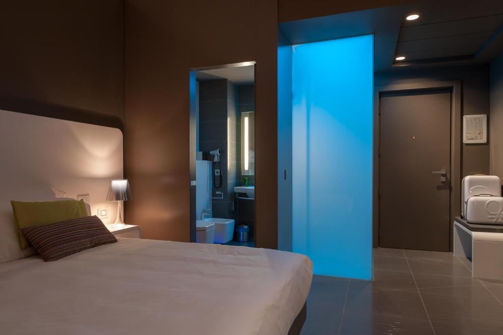 8Piuhotel photo 1