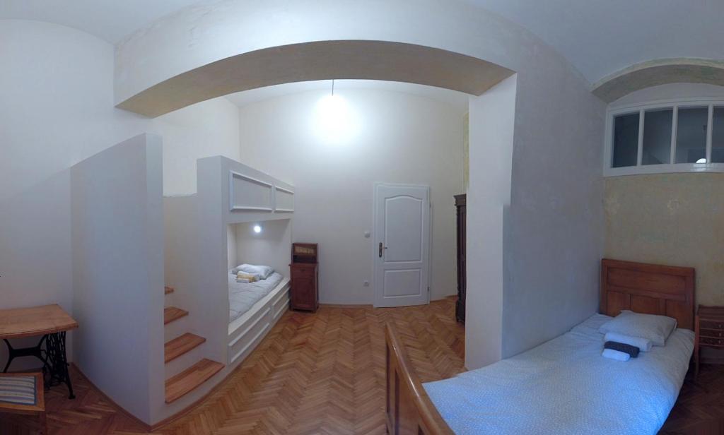Трехместный (Трехместный номер), Zagreb Speeka