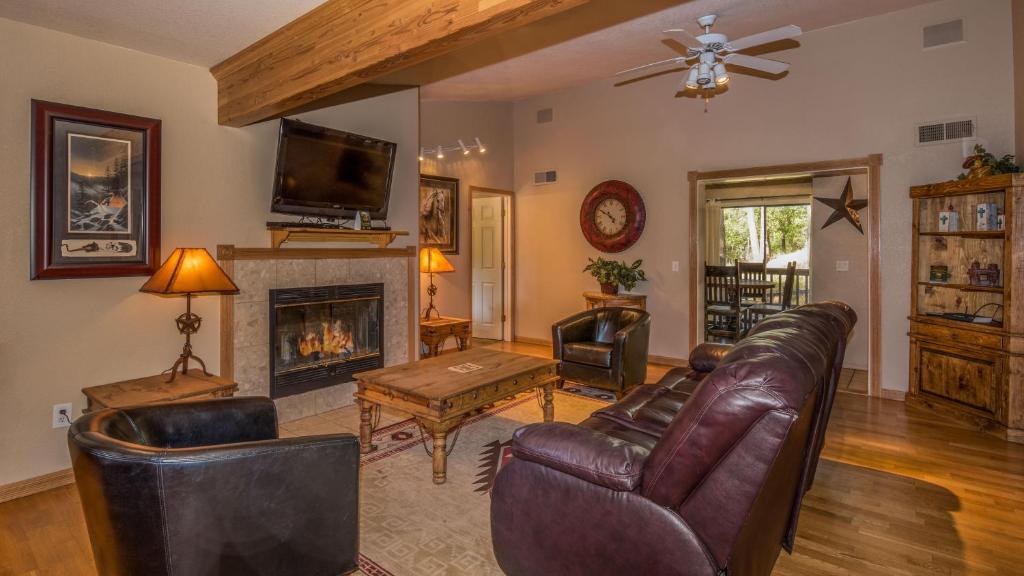 Tanglewood, Cabin at Ruidoso, with Forest View image