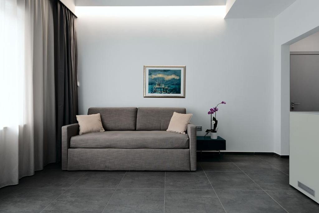 nautilus b&b suite design photo 2