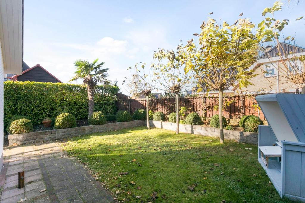 Holiday home Beach bubbles - near the beach with big garden - not for companies photo 3