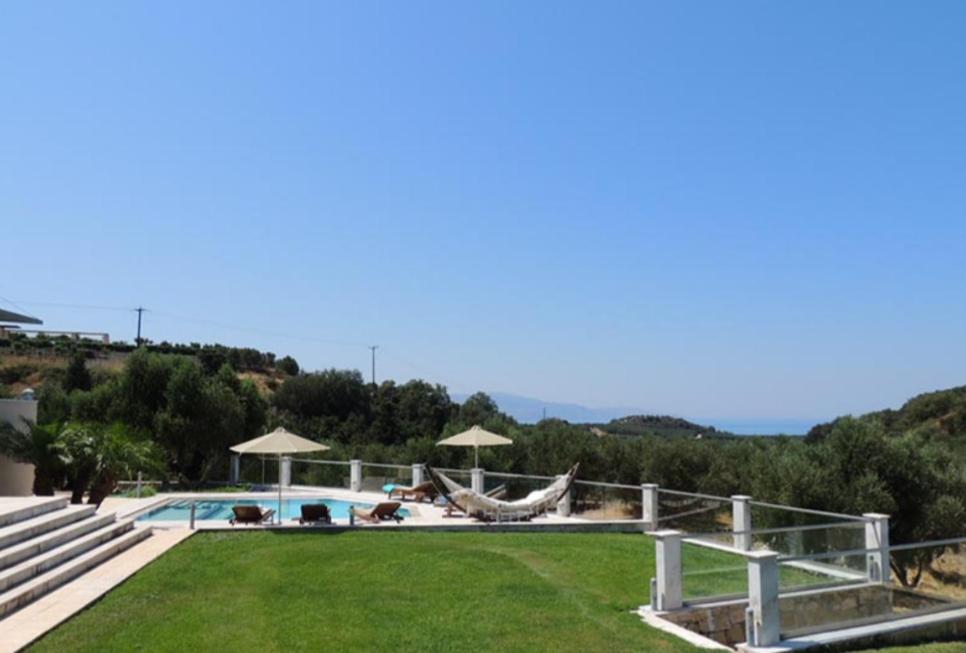 Provarma hills luxury villa gerani photo 3