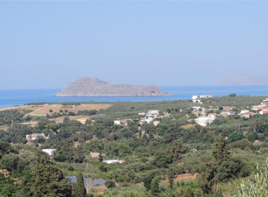 Provarma hills luxury villa gerani photo 4