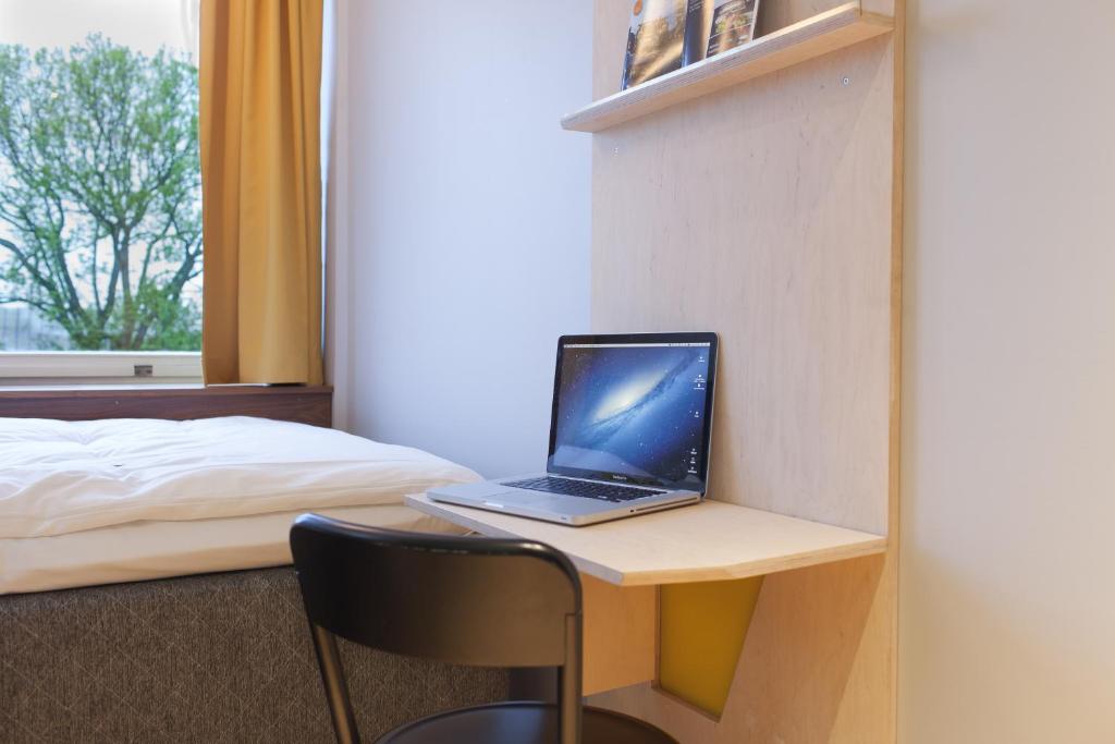 Двухместный (Небольшой двухместный номер с 1 кроватью (140 см)), Moment Hotels