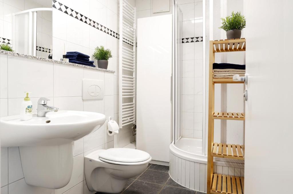 Apartment SWINE in Mitte - Cozy Family & Business Flair welcomes you - Rockchair Apartments photo 4