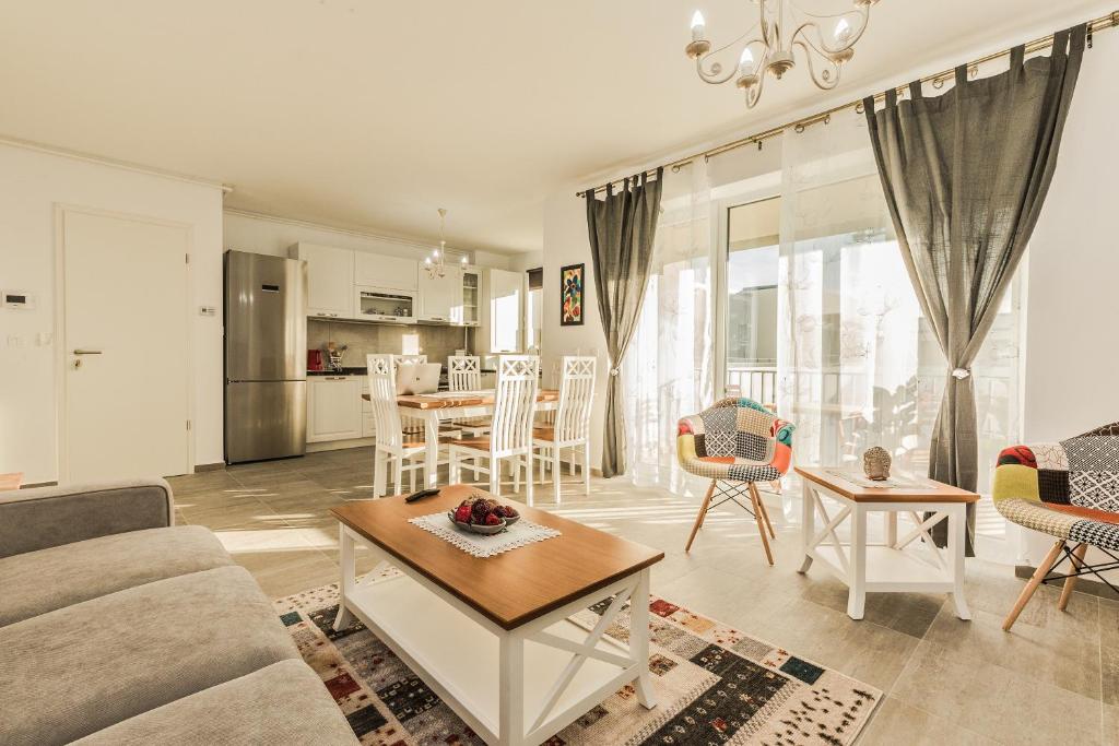 Elegant Sophia's Apartment photo 3