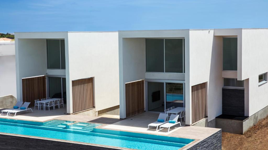 CARAIBAS Bonaire modern air-conditioned vacation home for architectural design lovers photo 2