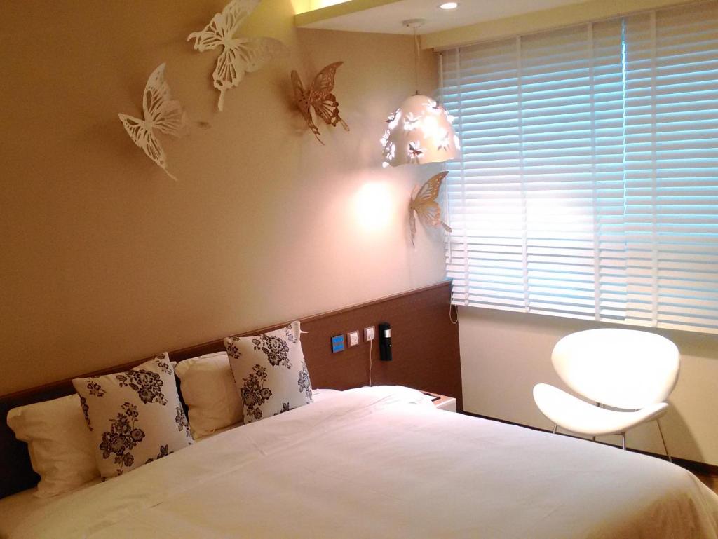 Walker Hotel Ximen - Tap to explore photos