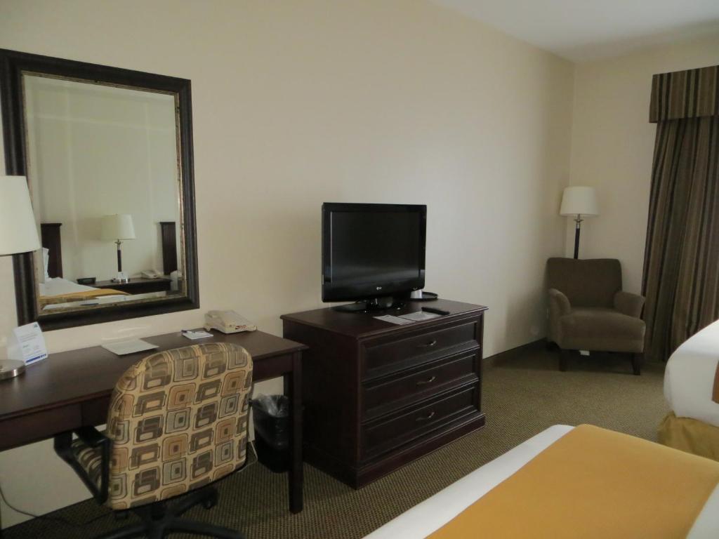 Holiday Inn Express & Suites Whitecourt, an IHG Hotel photo 1