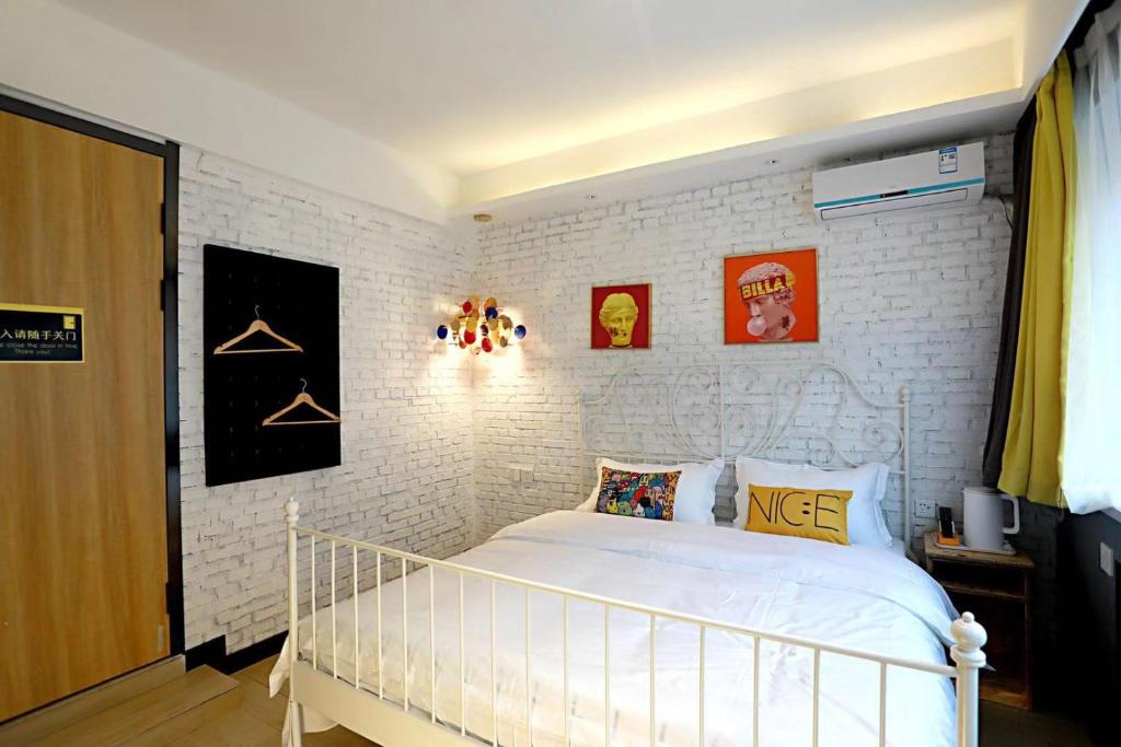 Двухместный (Улучшенный номер с кроватью размера «queen-size»), LazyBee International Youth Hostel Shenyang