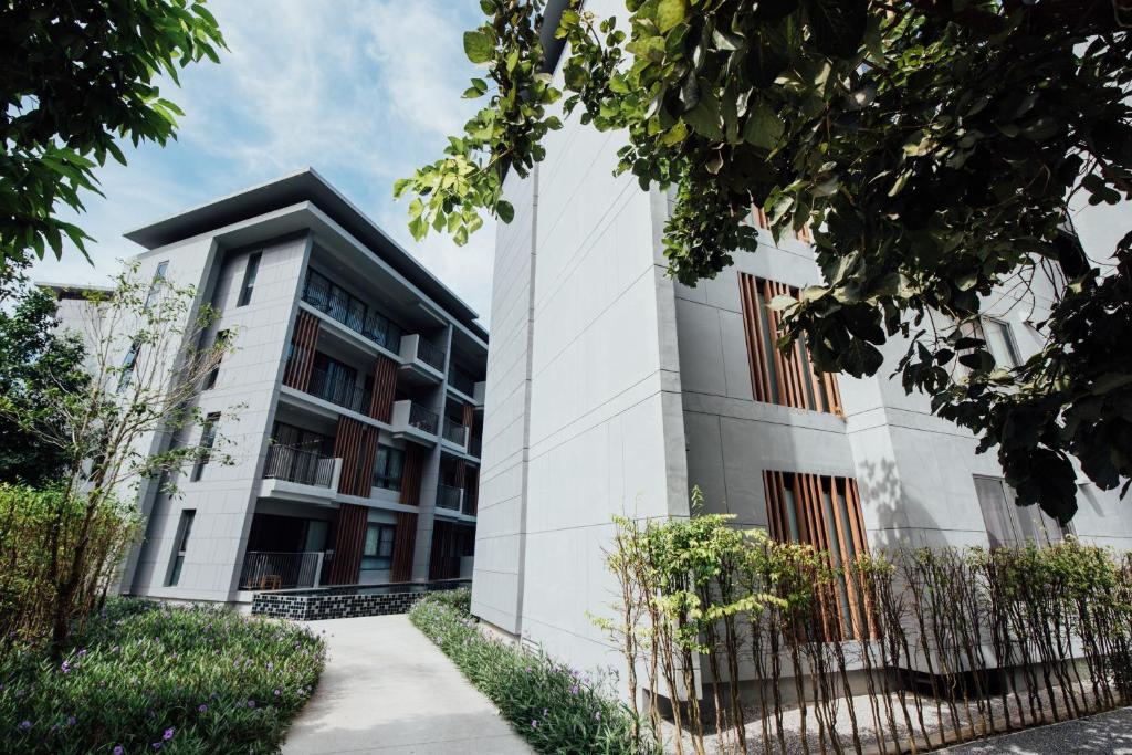 23 Degree Condominium R76 photo 3