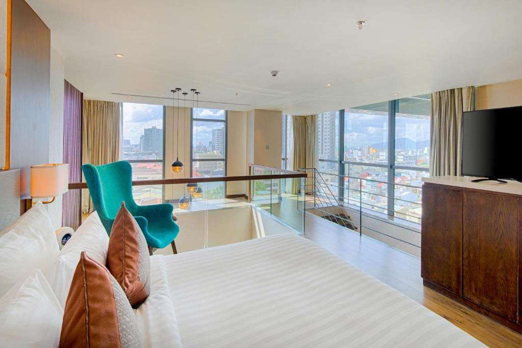 Апартаменты (Loft - One way Airport Transfer), New Orient Hotel Da Nang