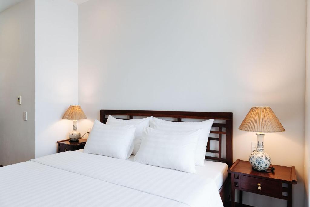 VietHome-Doorstep to Hoan Kiem Lake