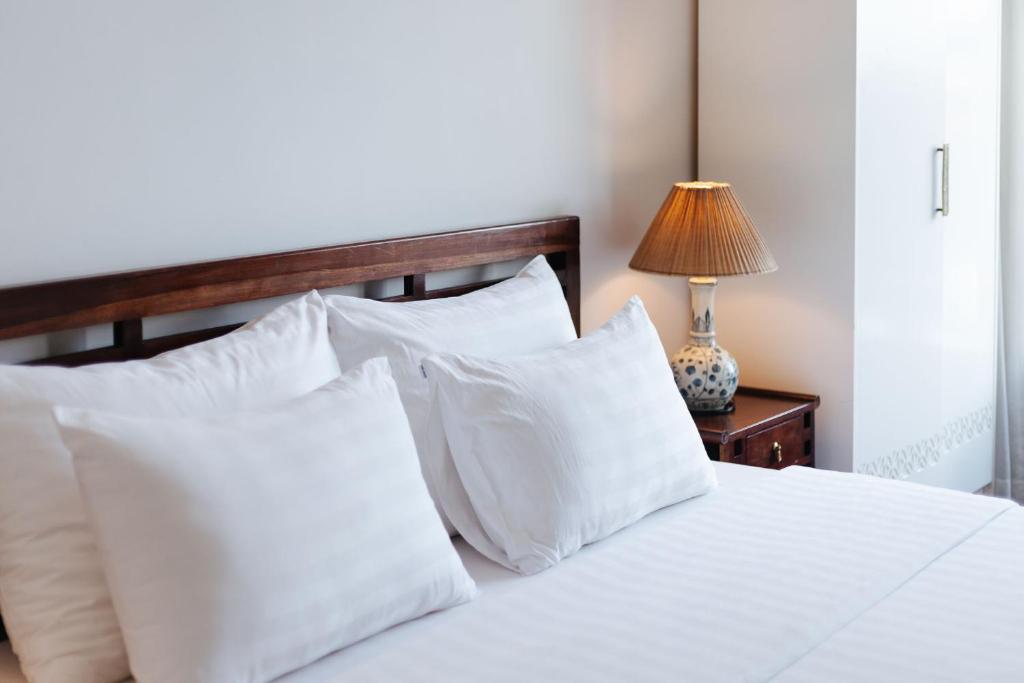 VietHome-Doorstep to Hoan Kiem Lake