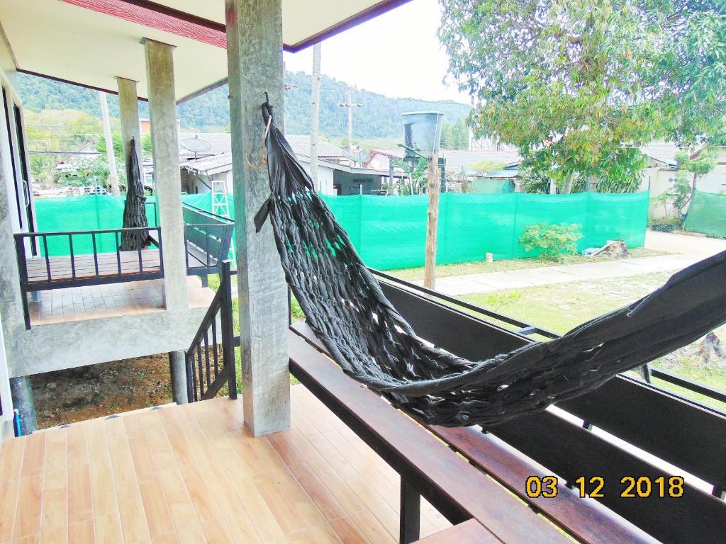 Lanta Amara Resort - Tap to explore photos