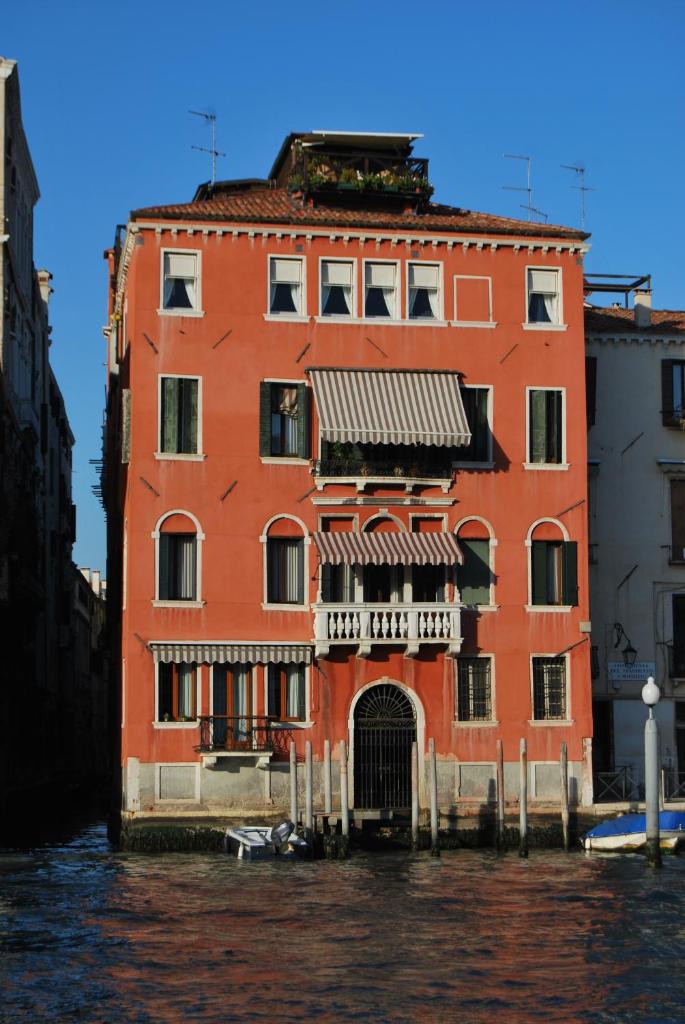 Casa Zucchi | Grand Canal Apartment photo 1