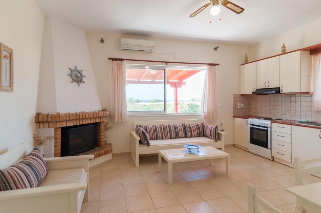 Felicia's sun-side house photo 2