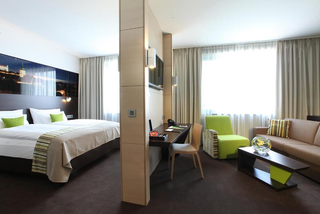 Сьюит (Полулюкс с мини-баром), Lindner Hotel Gallery Central