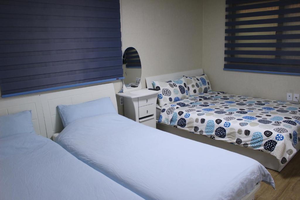 Двухместный (Двухместный номер Делюкс с 2 отдельными кроватями), Bunk Guesthouse Hongdae2