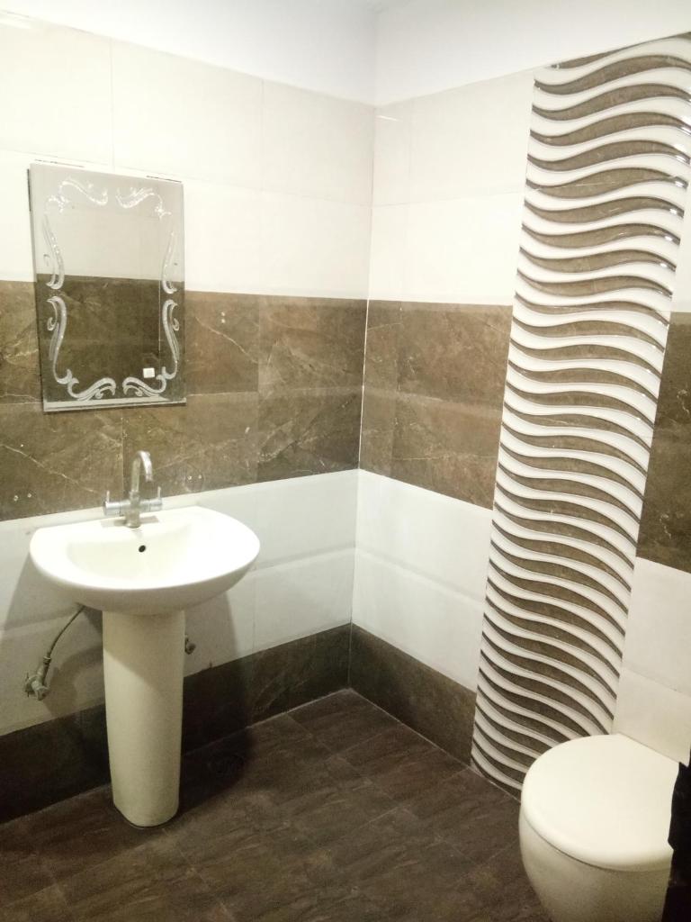Семейный (Семейный суперлюкс), Hotel Parkside Grand Navjyoti