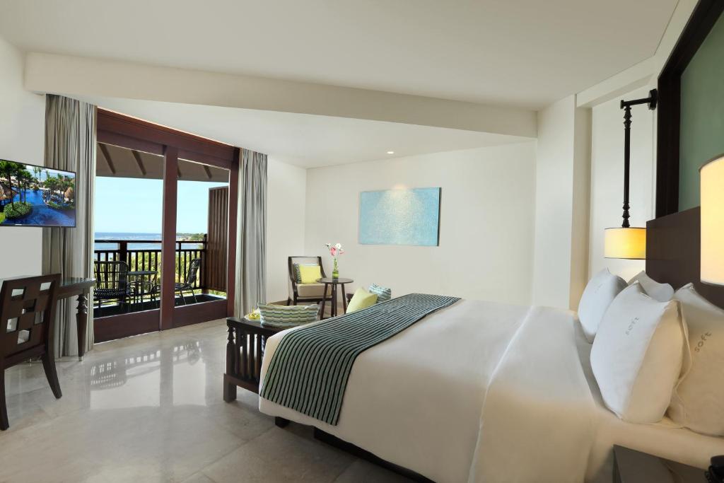 Сьюит (Люкс «Беноа» с балконом), Holiday Inn Resort Bali Benoa