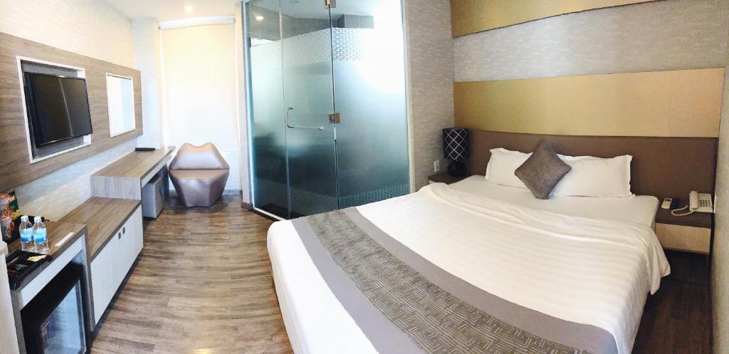 Двухместный (Улучшенный двухместный номер с 1 кроватью), New Sun Hotel