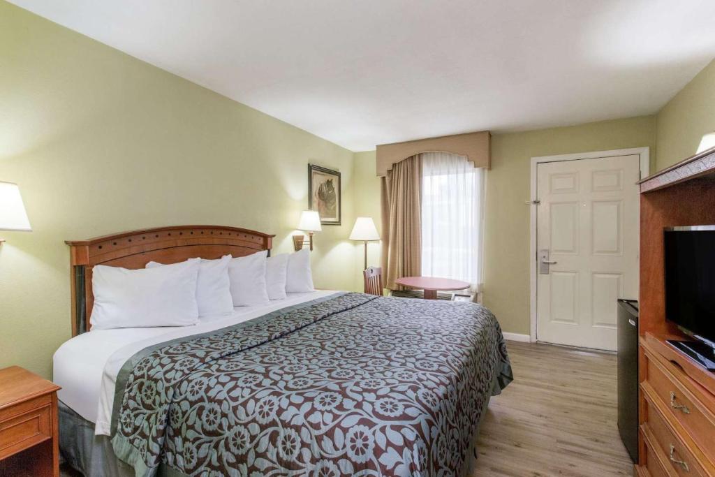 Days Inn by Wyndham Ormond Beach photo 3