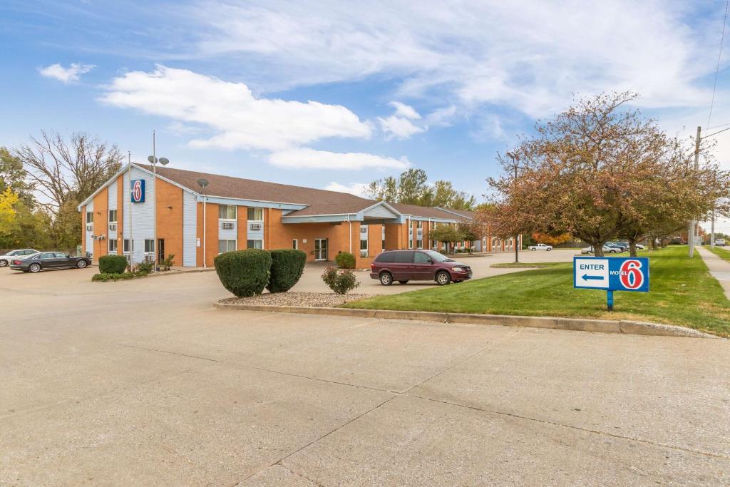 Motel 6-Davenport, IA photo 1