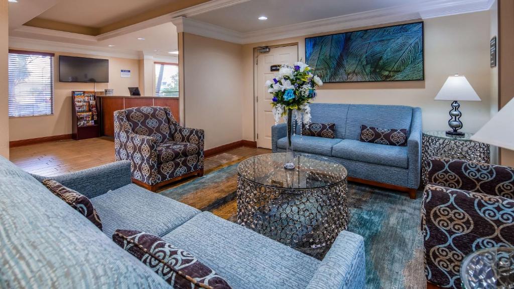 Best Western Plus Bradenton Hotel & Suites image