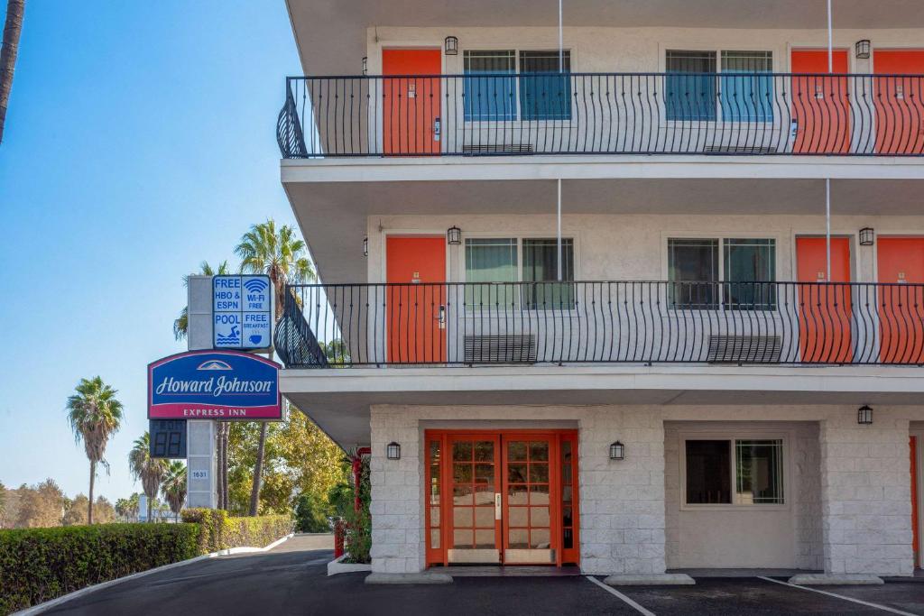 Howard Johnson by Wyndham San Diego Hotel Circle image