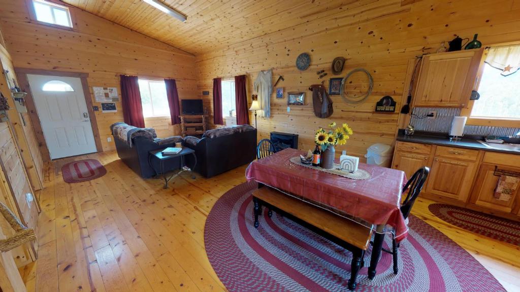 Ranch Mountain Cabin, Stunning! BBQ, Campfire, Hiking image