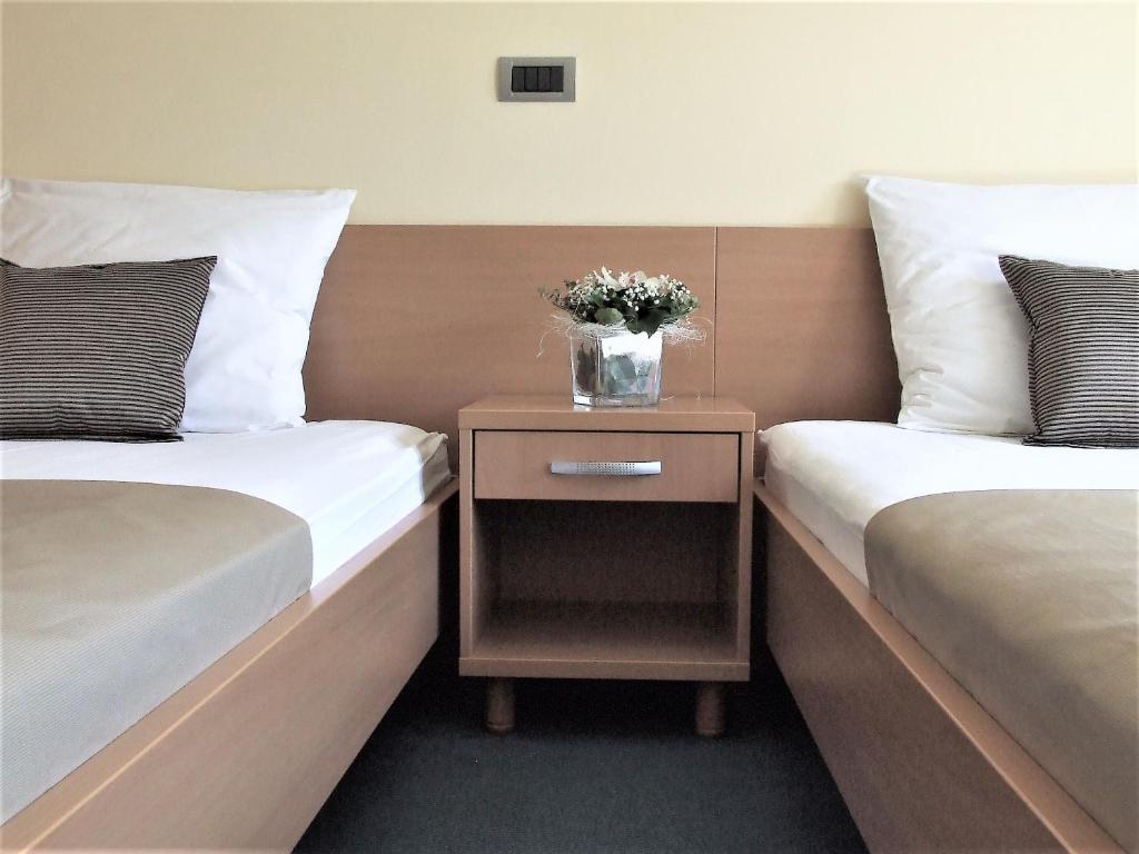 Hotel Central Slavonski Brod photo 4