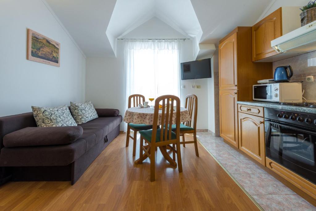 Villa Adria Apartments photo 2