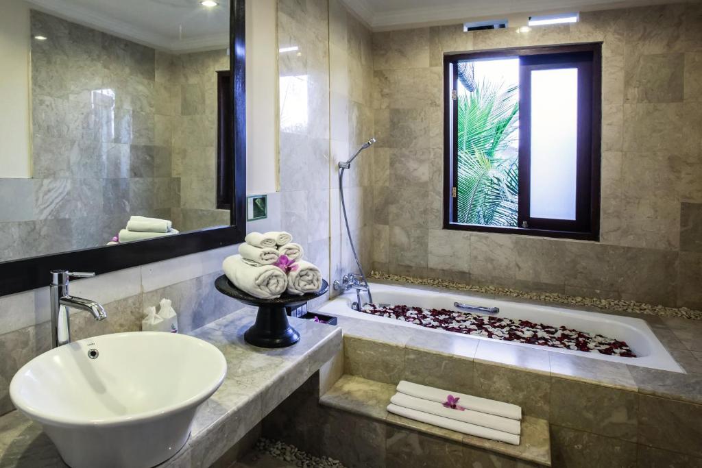 Двухместный (Special Offer - Minimum 5 Nights Stay with Complimentary Inclusions at Batuan Suite Room), Bebek Tepi Sawah Restaurant & Villas