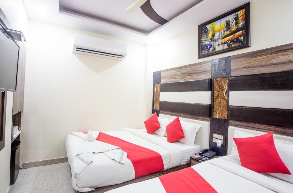 Трехместный (Трехместный номер с основными удобствами), Hotel Dollar Inn