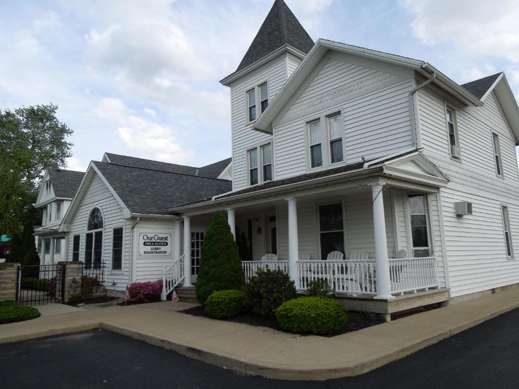 OurGuest Inn & Suites Downtown Port Clinton photo 1