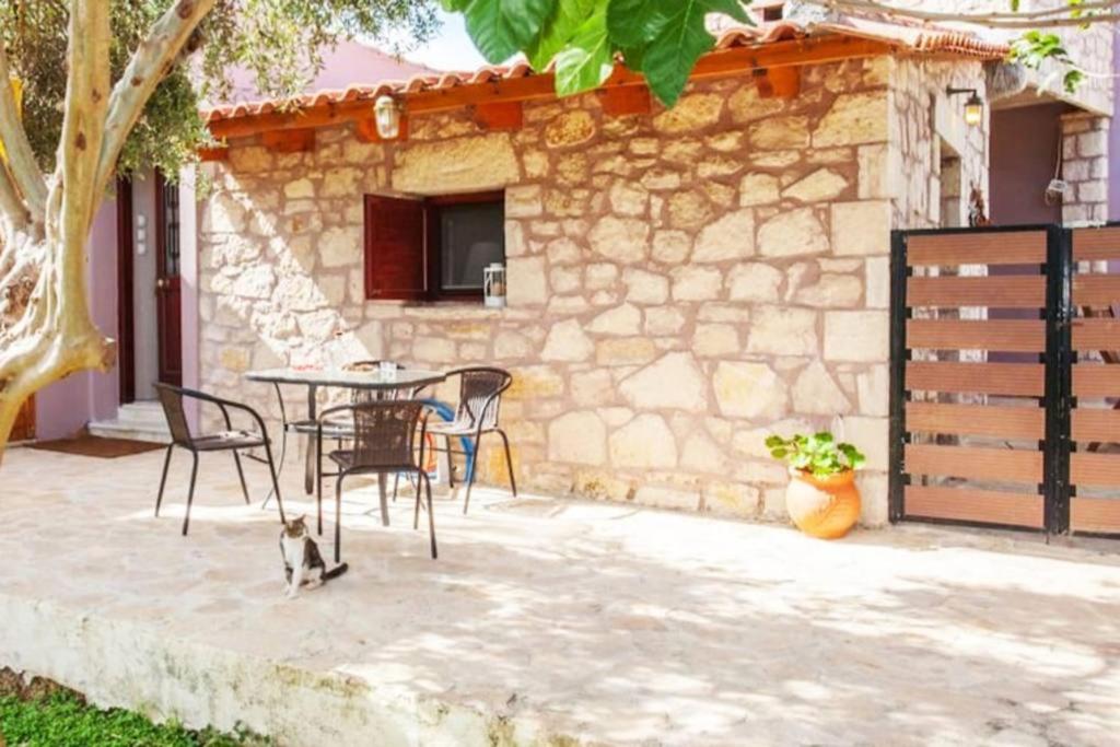Olive Tree Farm 200m from the beach