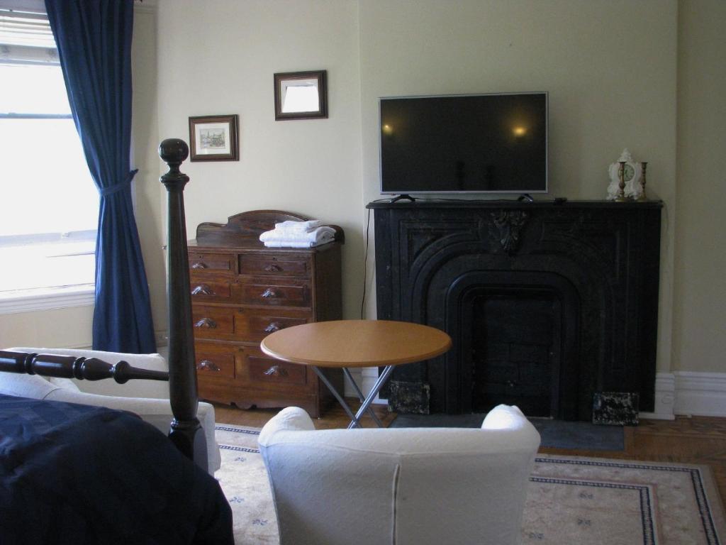 McBayne House photo 3