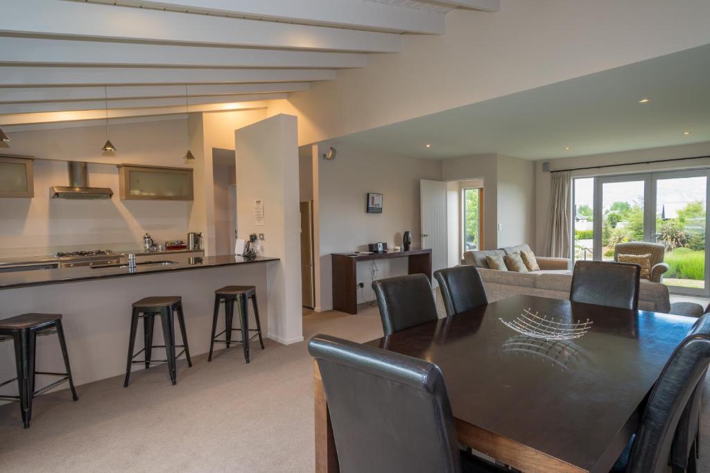 Arrowfield Apartments photo 2