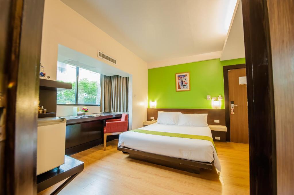 Двухместный (Улучшенный двухместный номер с 1 кроватью), Отель The Seasons Bangkok Huamark