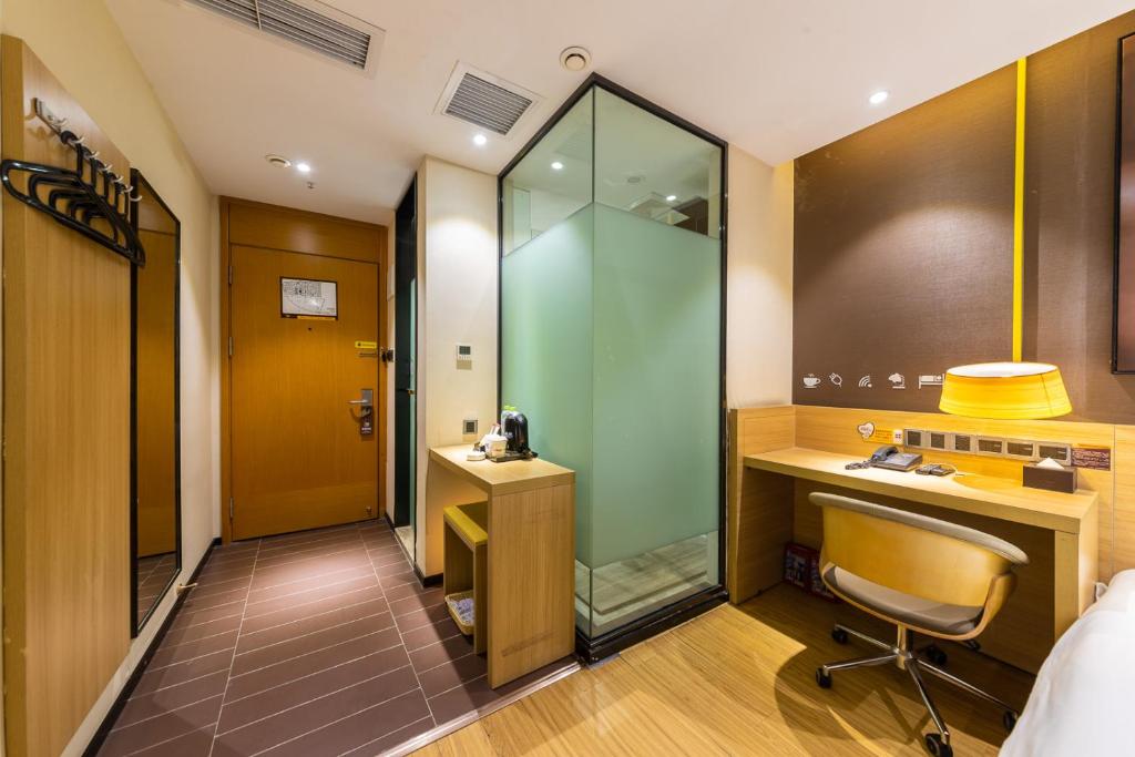 Двухместный (Mainland Chinese Citizens - IU Comfort Double Room), IU Hotel Chongqing Jiefangbei
