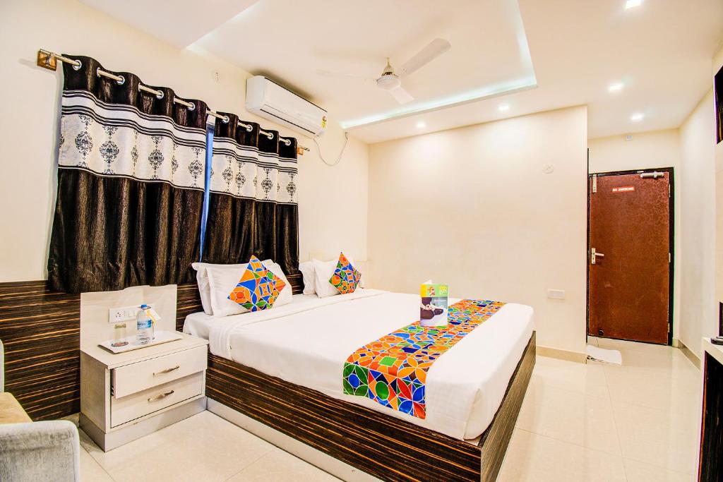 Двухместный (Улучшенный двухместный номер с 1 кроватью), FabHotel Corporate Crown Koramangala