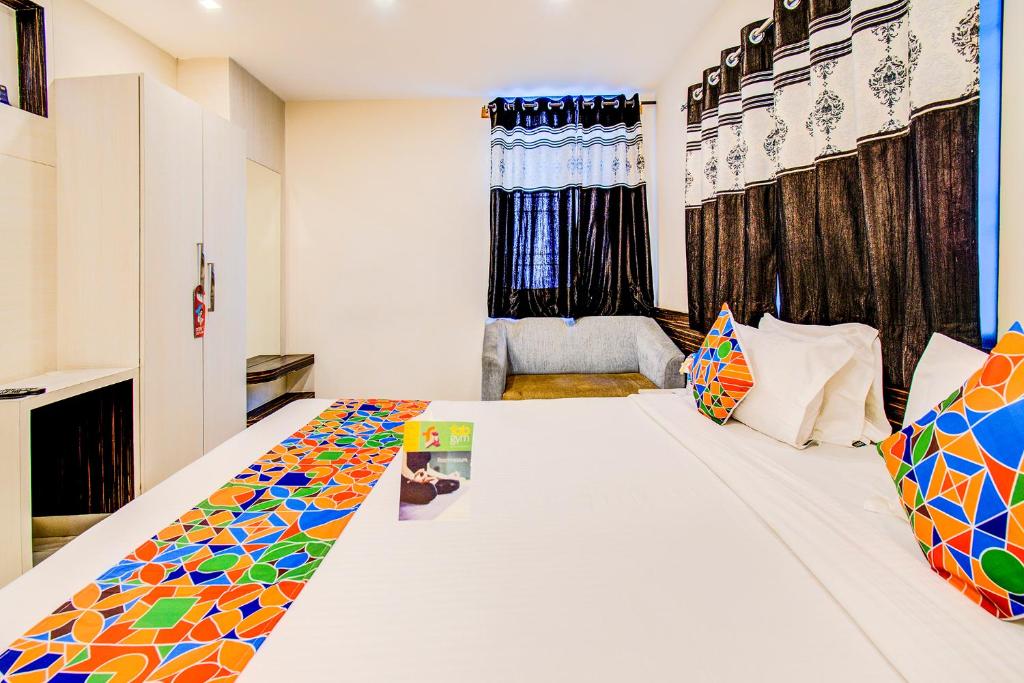 Двухместный (Улучшенный двухместный номер с 1 кроватью), FabHotel Corporate Crown Koramangala