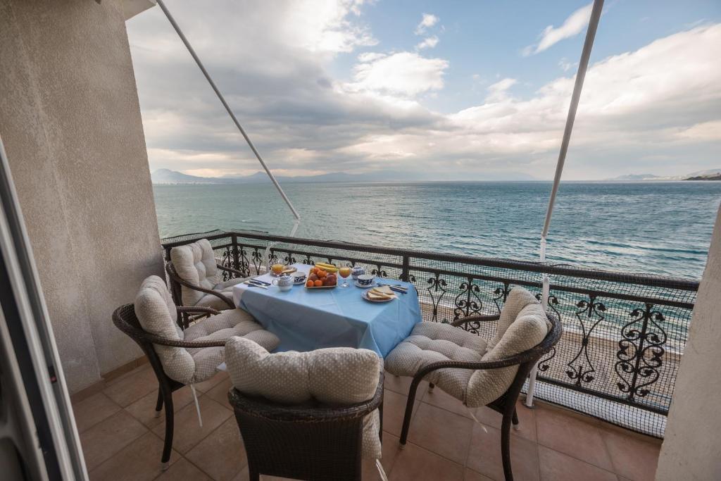 Amazing condo by the beach photo 4