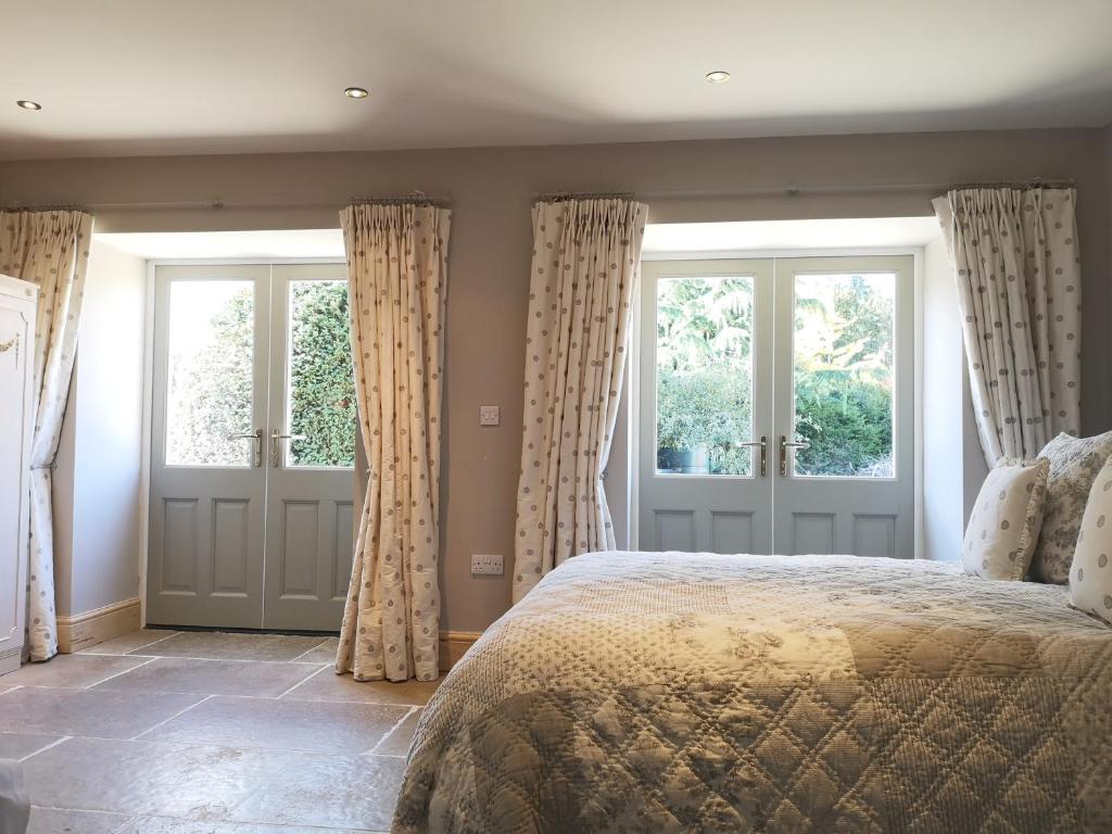 Cleatham Hall - Tap to explore photos