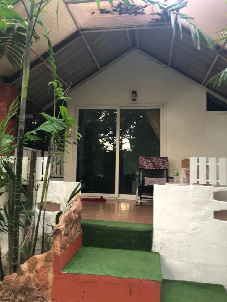 Номер (Стандартное бунгало с вентилятором (рядом с улицей)), Pine Bungalow Krabi