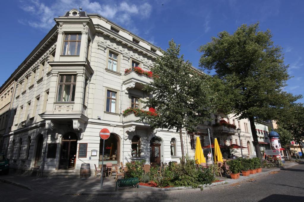Hotel am Luisenplatz - Tap to explore photos