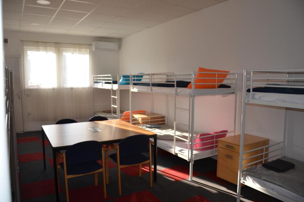 Номер (Кровать в общем номере для мужчин и женщин с 10 кроватями), Enka apartmani